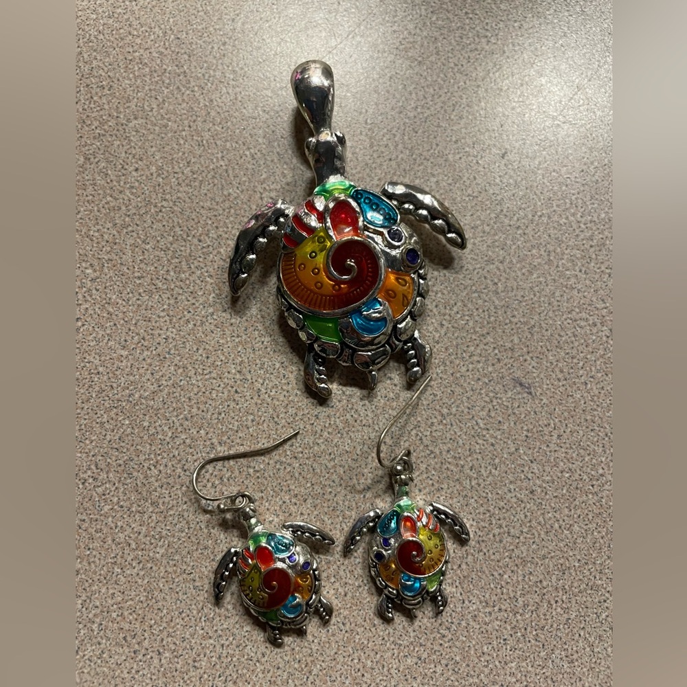 Beautiful Turtle Pendant & Earrings